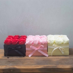 Kwiaty Mydlane Box - 9 Czerwonych Róż - Kwadratowy